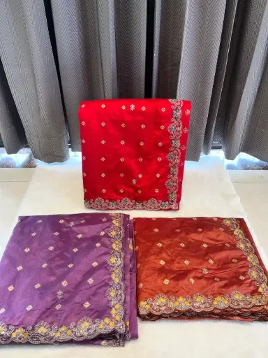 Red hand work saress